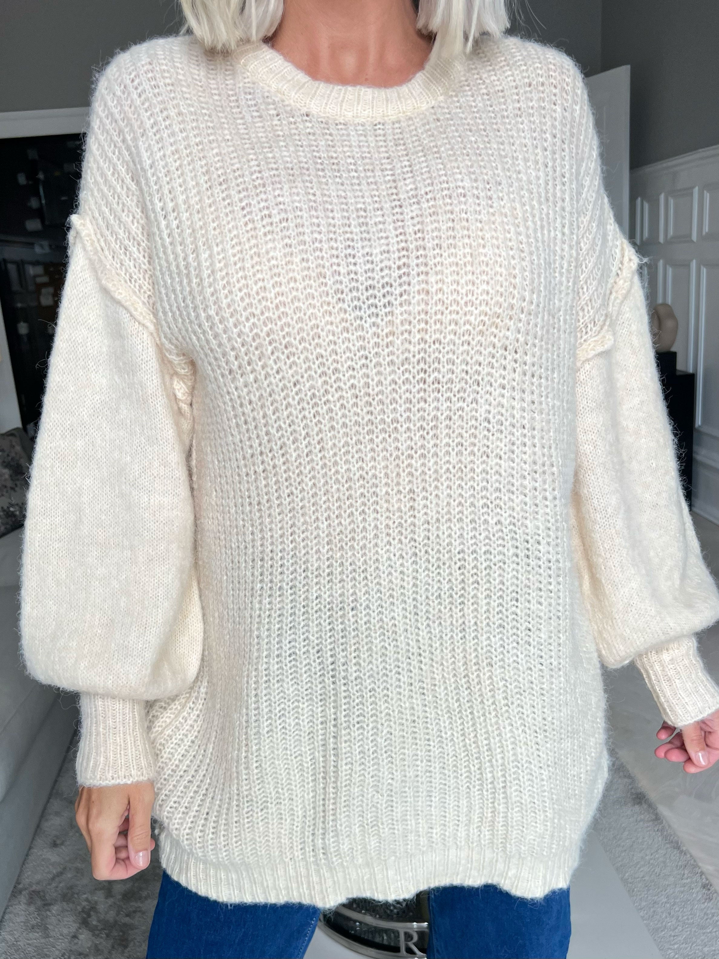 Leana - Lang blød strikbluse med ballonærmer